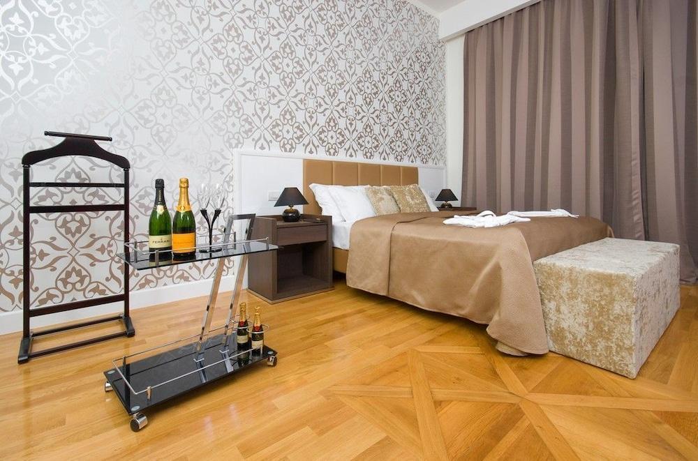 Deminka Palace Praha Bagian luar foto