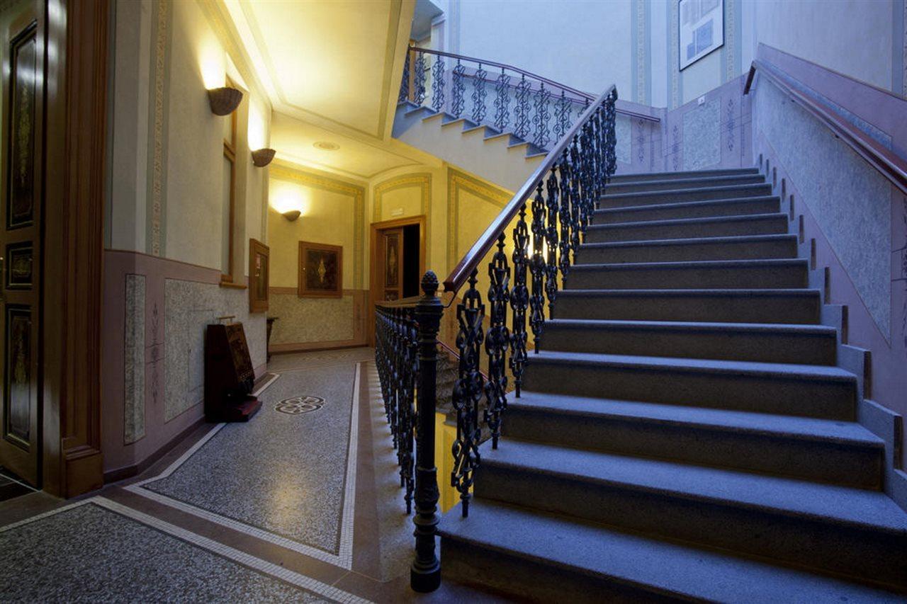 Deminka Palace Praha Bagian luar foto