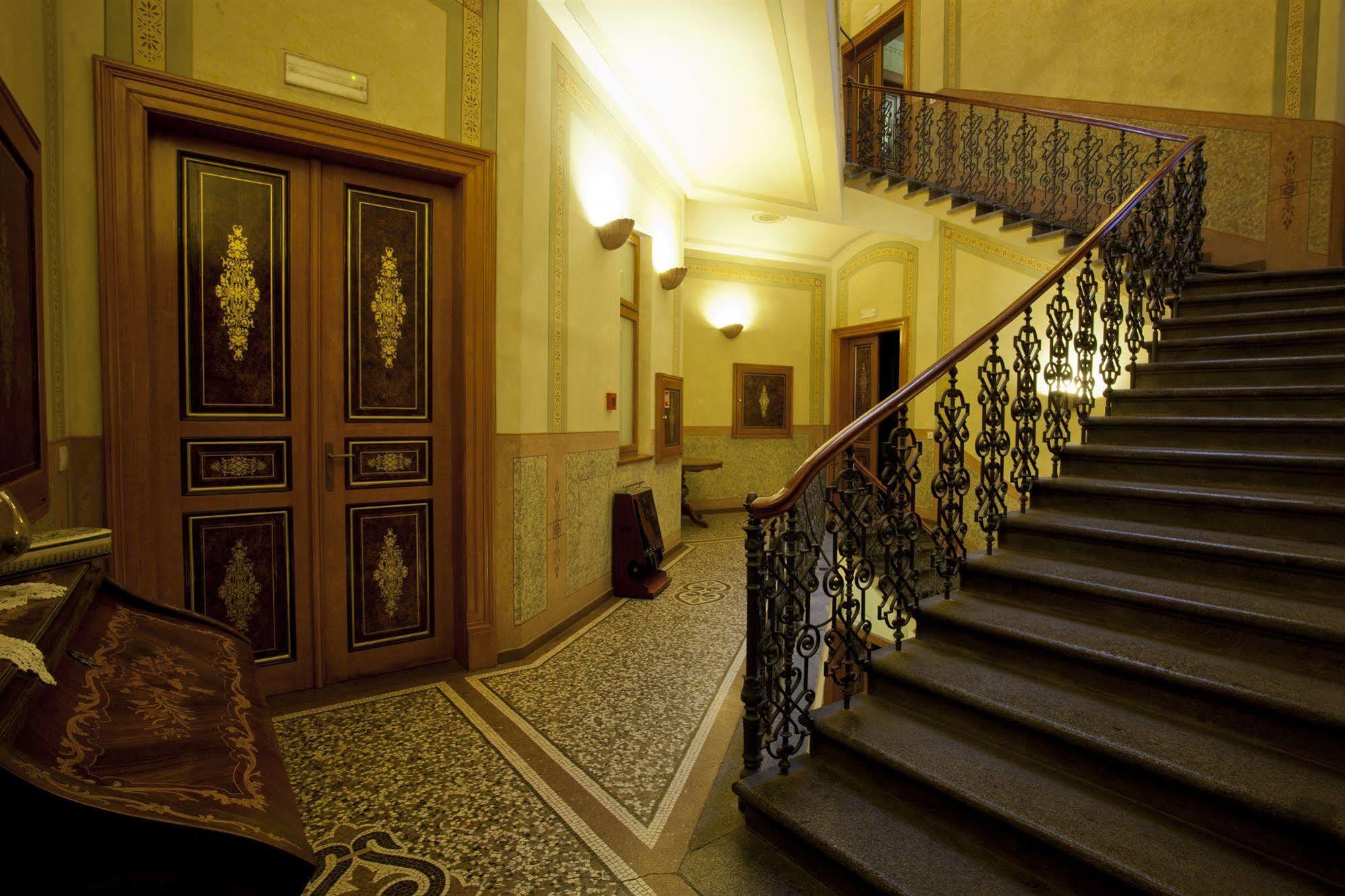 Deminka Palace Praha Bagian luar foto