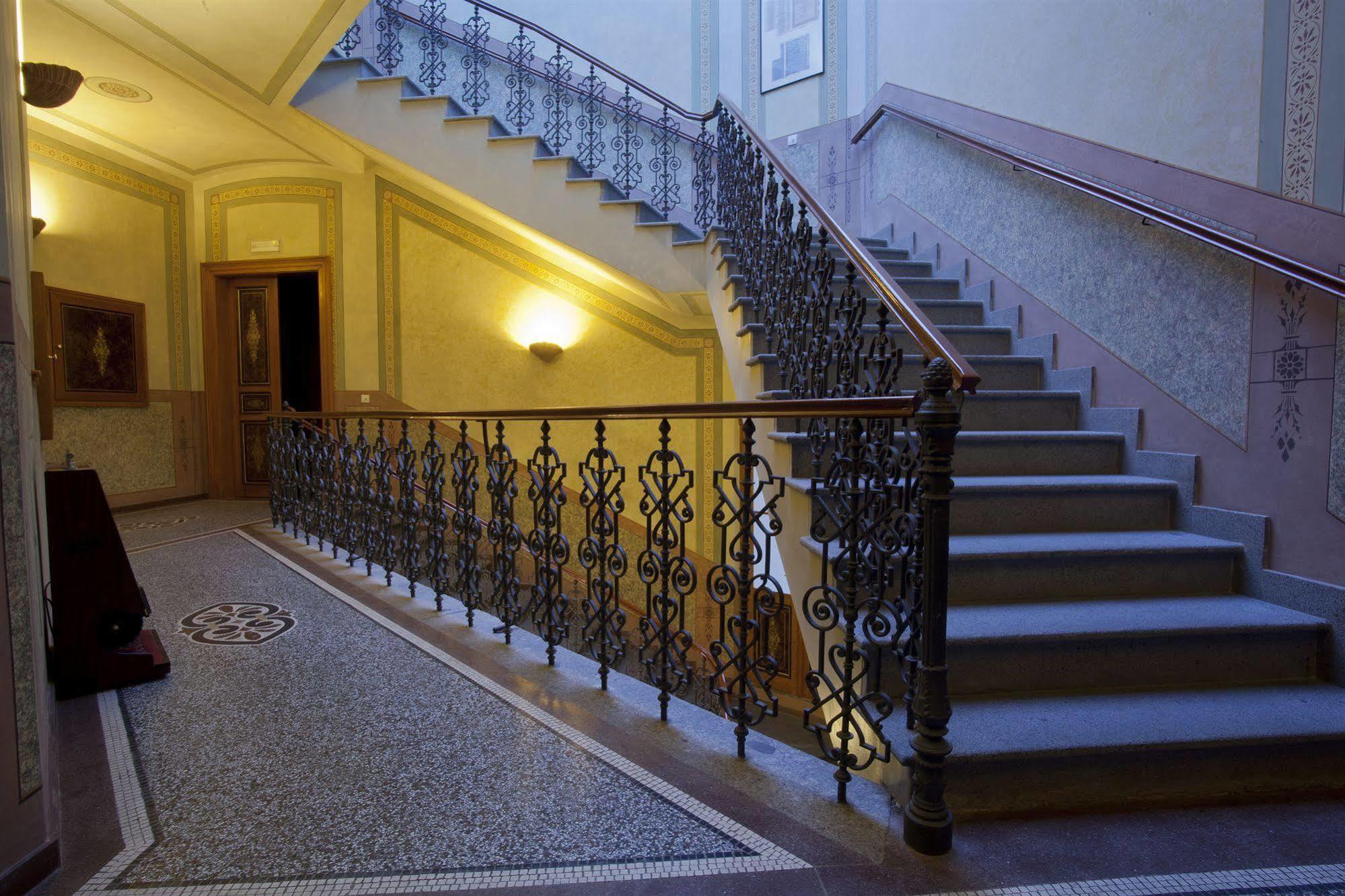 Deminka Palace Praha Bagian luar foto