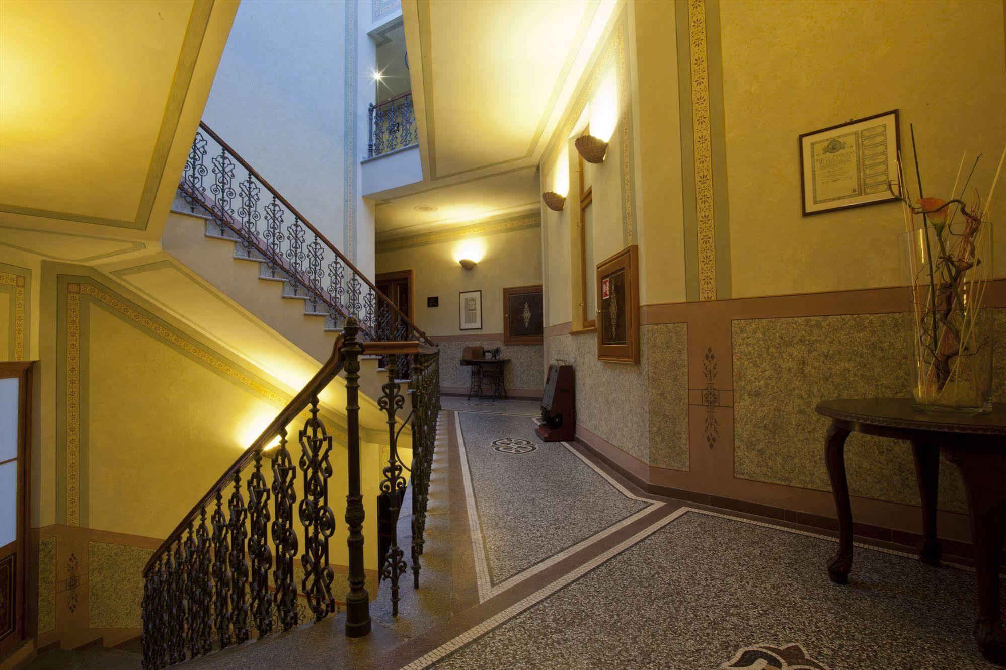 Deminka Palace Praha Bagian luar foto