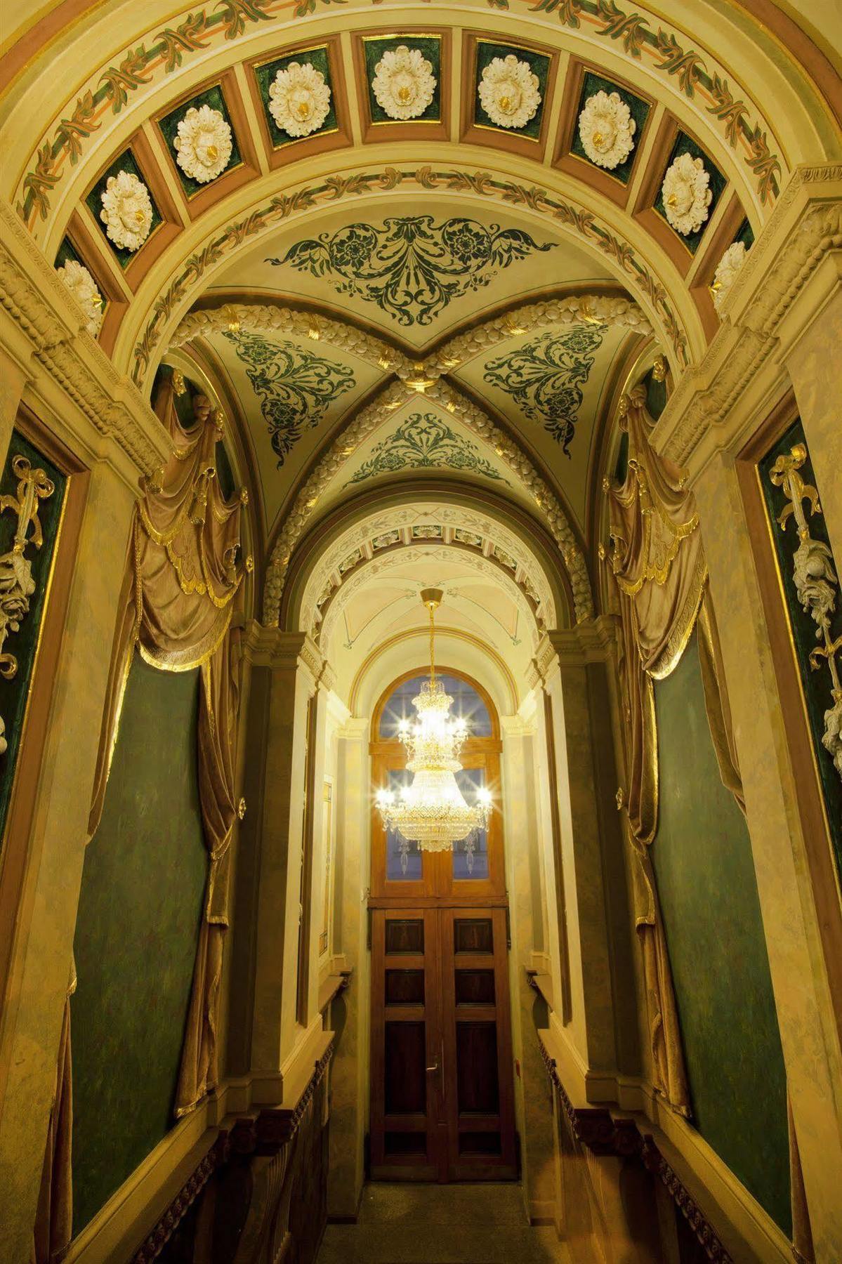 Deminka Palace Praha Bagian luar foto