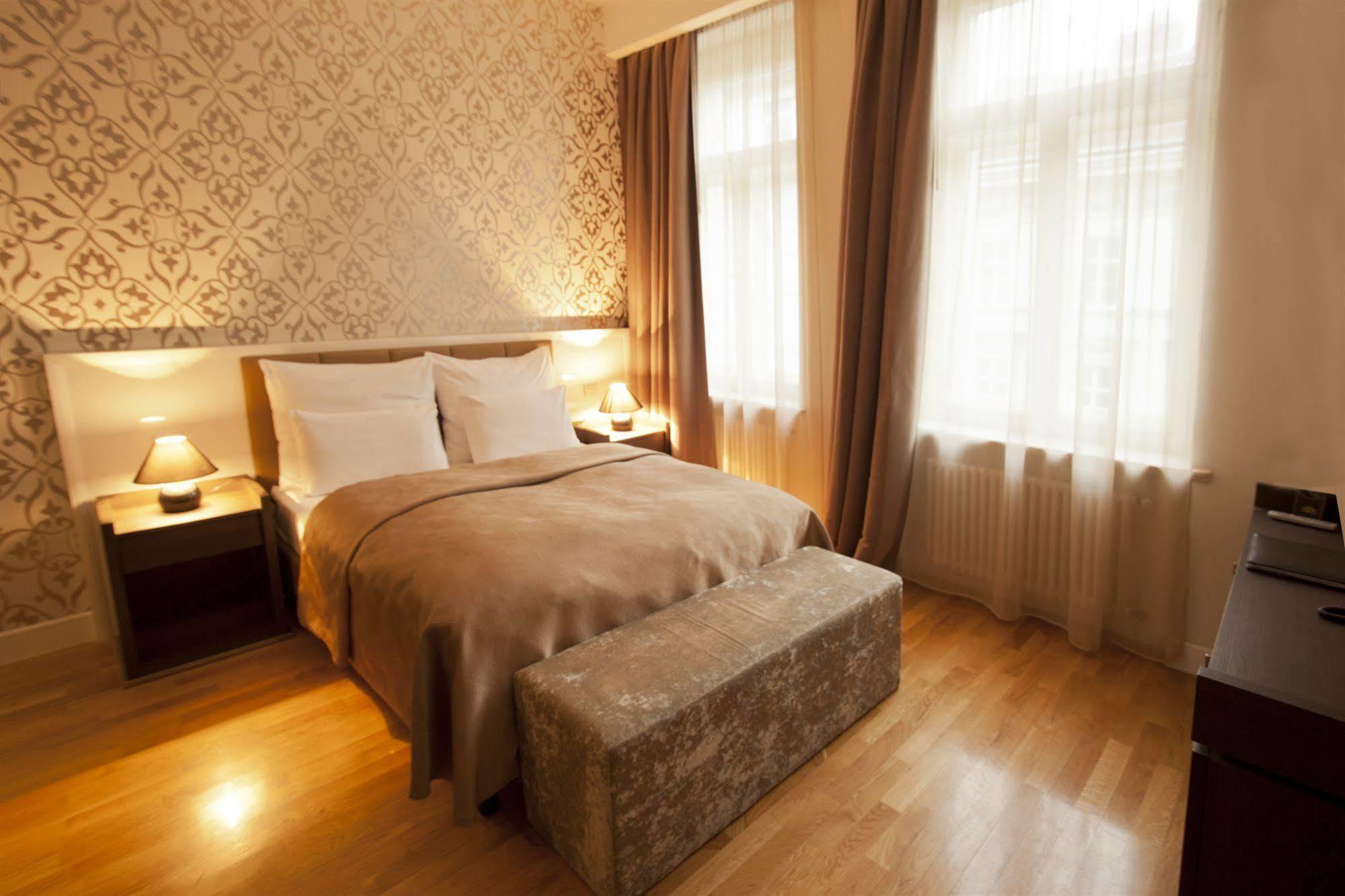 Deminka Palace Praha Bagian luar foto