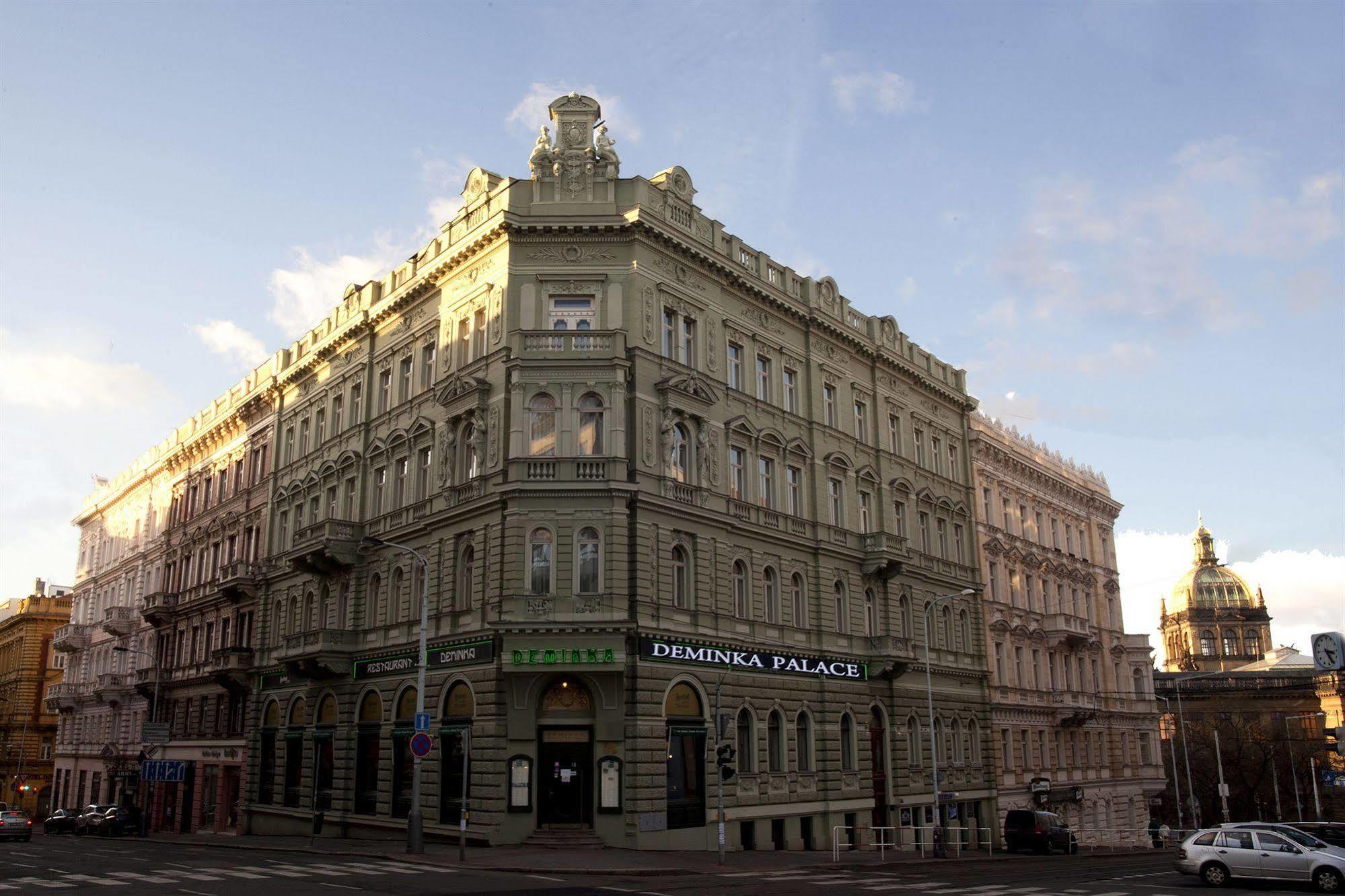 Deminka Palace Praha Bagian luar foto