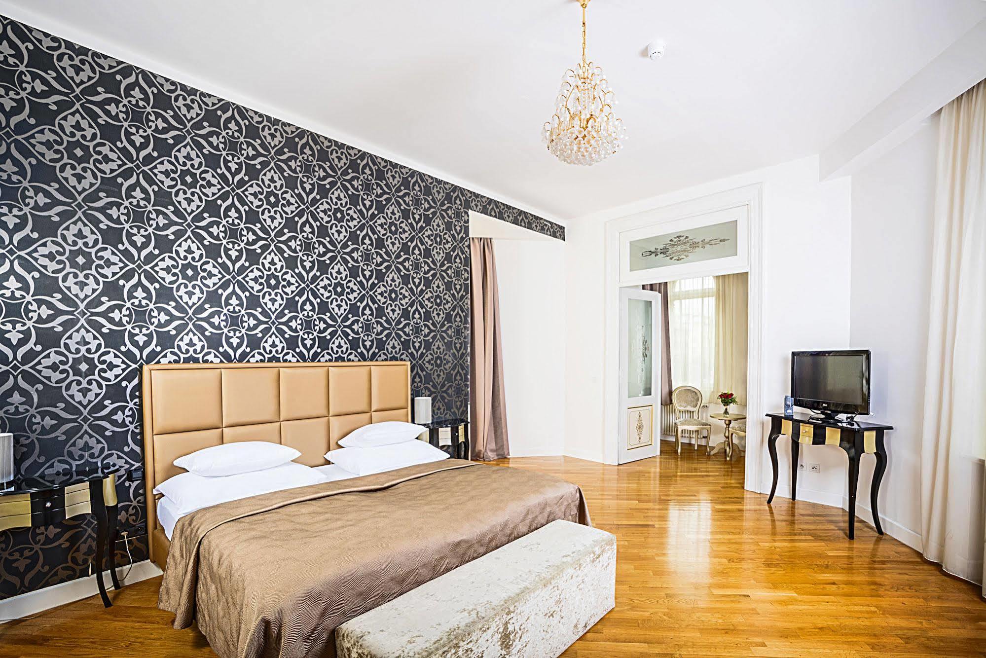 Deminka Palace Praha Bagian luar foto